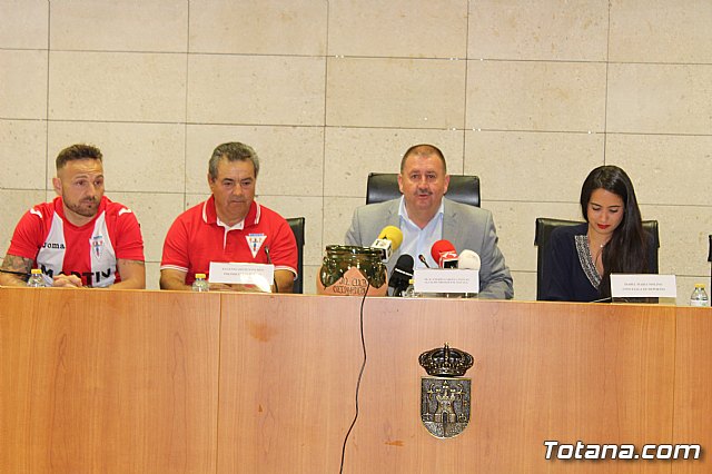 Recepcin institucional al Olmpico de Totana tras su ascenso a Tercera Divisin - 66