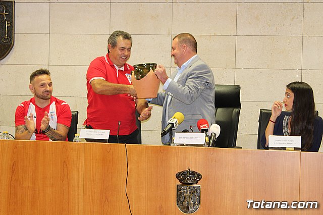 Recepcin institucional al Olmpico de Totana tras su ascenso a Tercera Divisin - 67