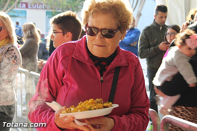 Paella gigante en la Carpa de Noche - Fiestas de Santa Eulalia 2015 - 34