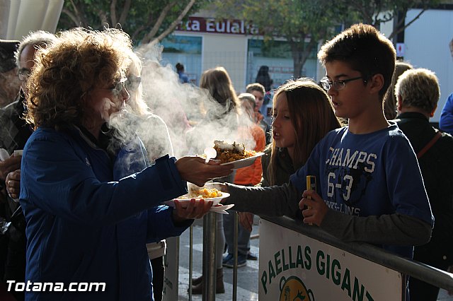 Paella gigante en la Carpa de Noche - Fiestas de Santa Eulalia 2015 - 35