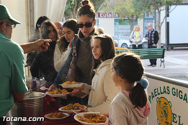 Paella gigante en la Carpa de Noche - Fiestas de Santa Eulalia 2015 - 137