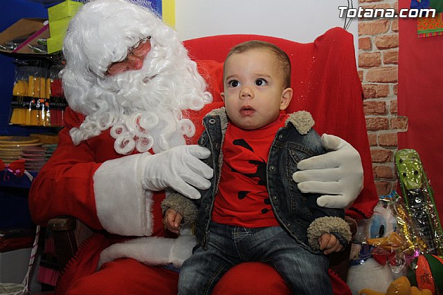 Pap Noel visit Mundo Piatas para recoger las cartas de los ms peques de la casa - 44