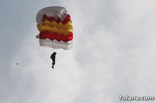 Salto Acrobtico de la Patrulla PAPEA con motivo del Da Mundial de las Lipodistrofias 2018 - 83