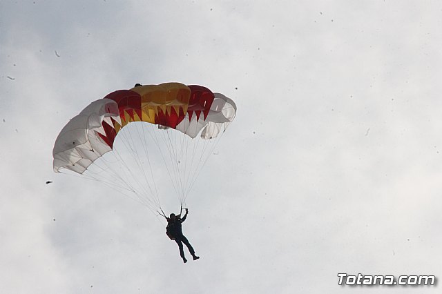Salto Acrobtico de la Patrulla PAPEA con motivo del Da Mundial de las Lipodistrofias 2018 - 84