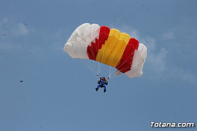 Salto Acrobtico de la Patrulla PAPEA con motivo del Da Mundial de las Lipodistrofias 2018 - 89