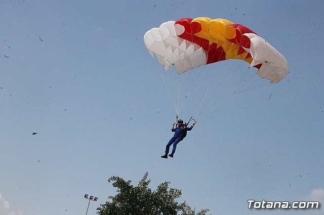Salto Acrobtico de la Patrulla PAPEA con motivo del Da Mundial de las Lipodistrofias 2018 - 93
