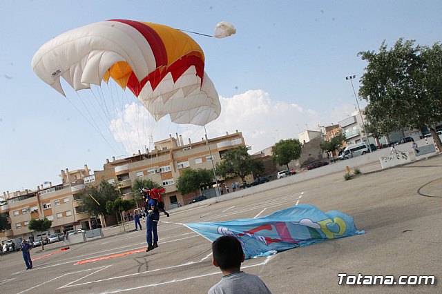 Salto Acrobtico de la Patrulla PAPEA con motivo del Da Mundial de las Lipodistrofias 2018 - 111