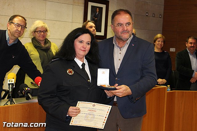 Entrega de condecoraciones a voluntarios de Proteccin Civil - 26