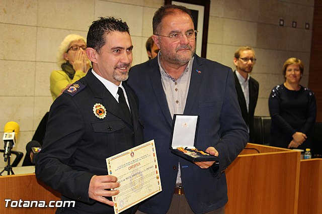 Entrega de condecoraciones a voluntarios de Proteccin Civil - 30