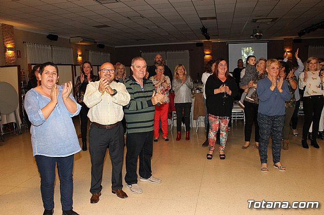 Pasteleros, hosteleros, familiares y amigos ofrecieron una emotiva cena sorpresa a Pepe 