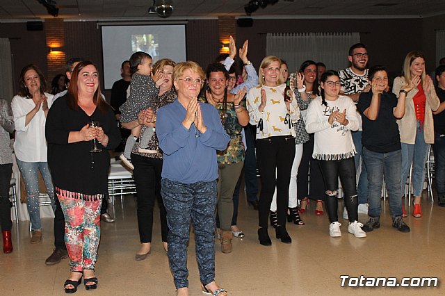 Pasteleros, hosteleros, familiares y amigos ofrecieron una emotiva cena sorpresa a Pepe 
