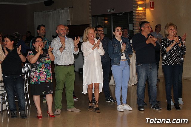 Pasteleros, hosteleros, familiares y amigos ofrecieron una emotiva cena sorpresa a Pepe 
