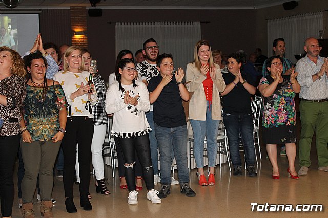 Pasteleros, hosteleros, familiares y amigos ofrecieron una emotiva cena sorpresa a Pepe 