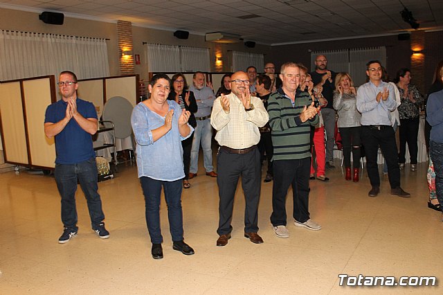 Pasteleros, hosteleros, familiares y amigos ofrecieron una emotiva cena sorpresa a Pepe 