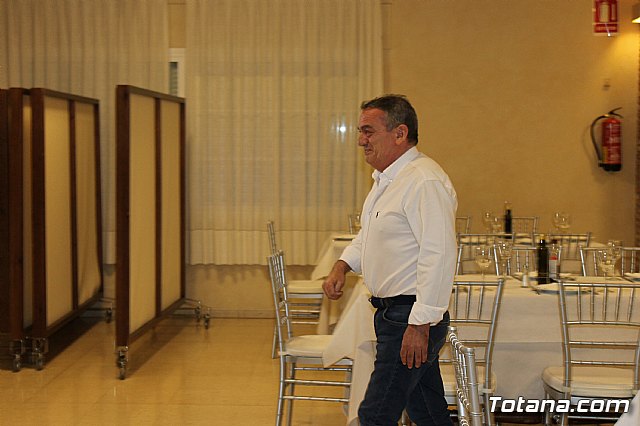 Pasteleros, hosteleros, familiares y amigos ofrecieron una emotiva cena sorpresa a Pepe 