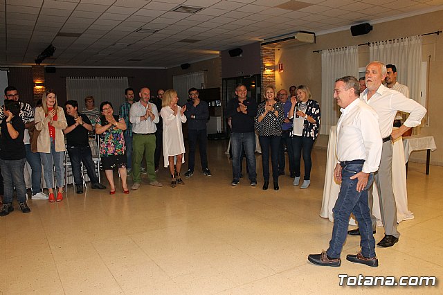 Pasteleros, hosteleros, familiares y amigos ofrecieron una emotiva cena sorpresa a Pepe 