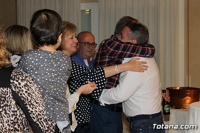 Pasteleros, hosteleros, familiares y amigos ofrecieron una emotiva cena sorpresa a Pepe 