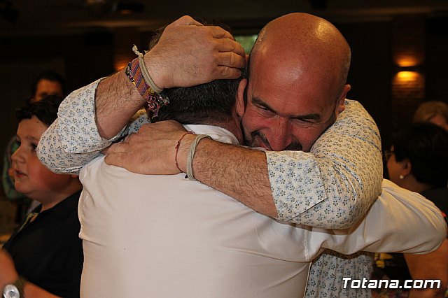 Pasteleros, hosteleros, familiares y amigos ofrecieron una emotiva cena sorpresa a Pepe 