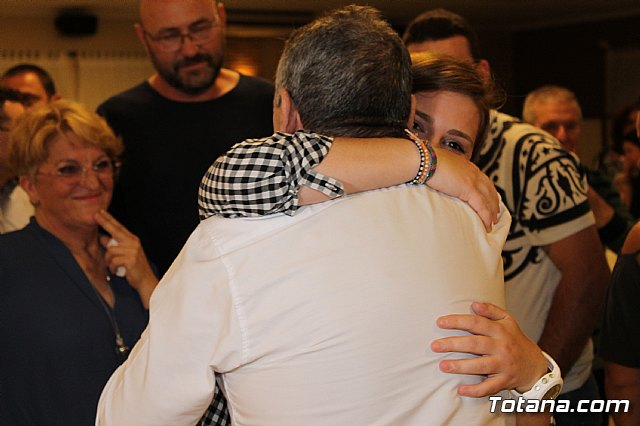 Pasteleros, hosteleros, familiares y amigos ofrecieron una emotiva cena sorpresa a Pepe 