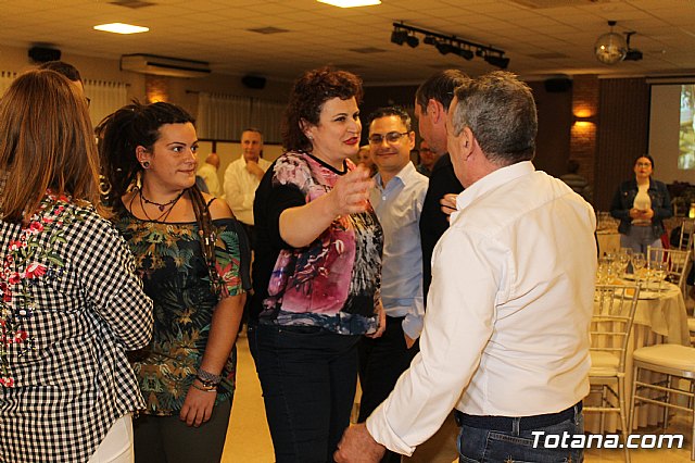 Pasteleros, hosteleros, familiares y amigos ofrecieron una emotiva cena sorpresa a Pepe 