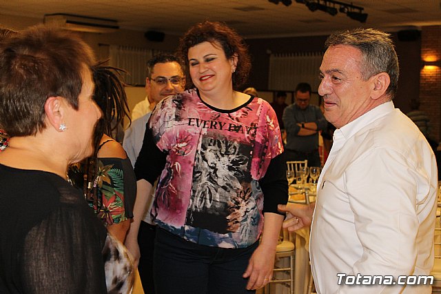 Pasteleros, hosteleros, familiares y amigos ofrecieron una emotiva cena sorpresa a Pepe 