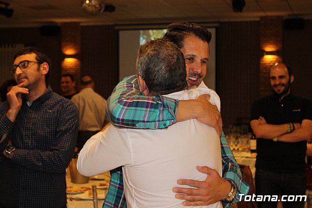 Pasteleros, hosteleros, familiares y amigos ofrecieron una emotiva cena sorpresa a Pepe 