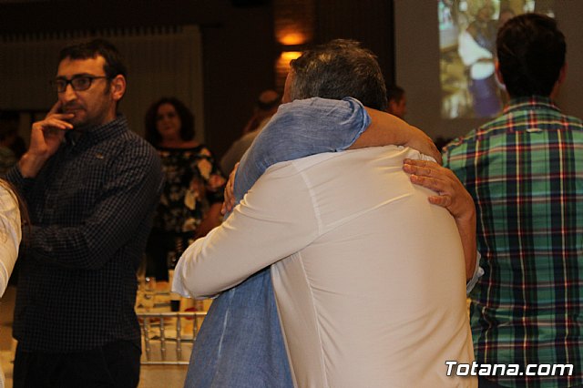 Pasteleros, hosteleros, familiares y amigos ofrecieron una emotiva cena sorpresa a Pepe 