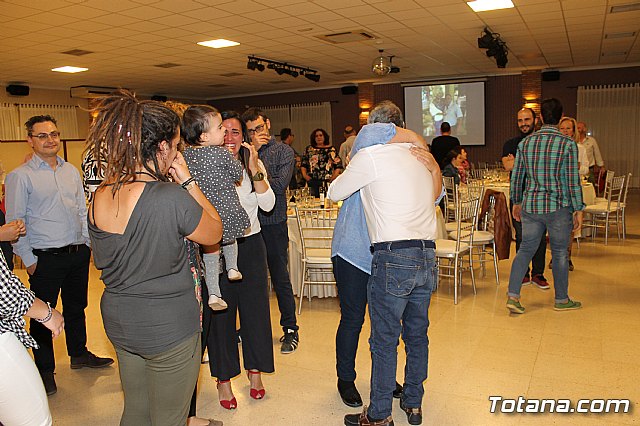 Pasteleros, hosteleros, familiares y amigos ofrecieron una emotiva cena sorpresa a Pepe 