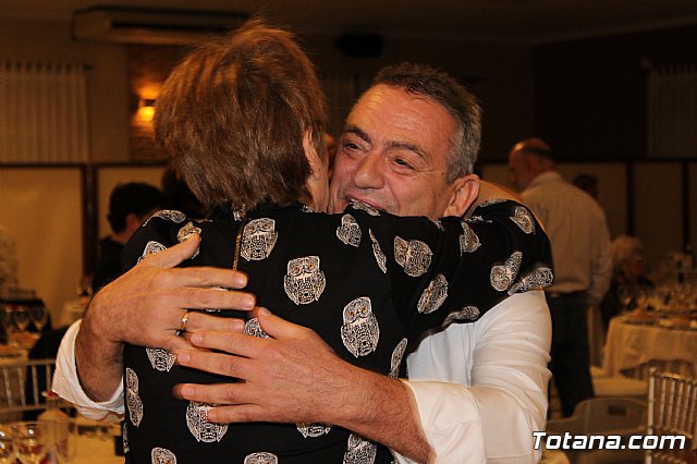Pasteleros, hosteleros, familiares y amigos ofrecieron una emotiva cena sorpresa a Pepe 