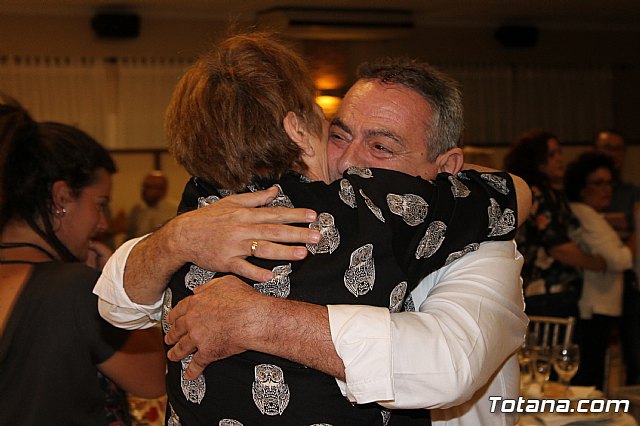Pasteleros, hosteleros, familiares y amigos ofrecieron una emotiva cena sorpresa a Pepe 