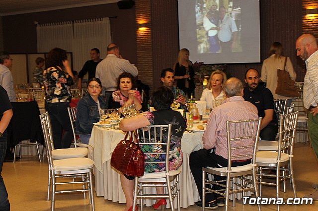Pasteleros, hosteleros, familiares y amigos ofrecieron una emotiva cena sorpresa a Pepe 