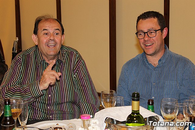 Pasteleros, hosteleros, familiares y amigos ofrecieron una emotiva cena sorpresa a Pepe 