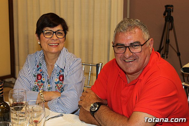 Pasteleros, hosteleros, familiares y amigos ofrecieron una emotiva cena sorpresa a Pepe 