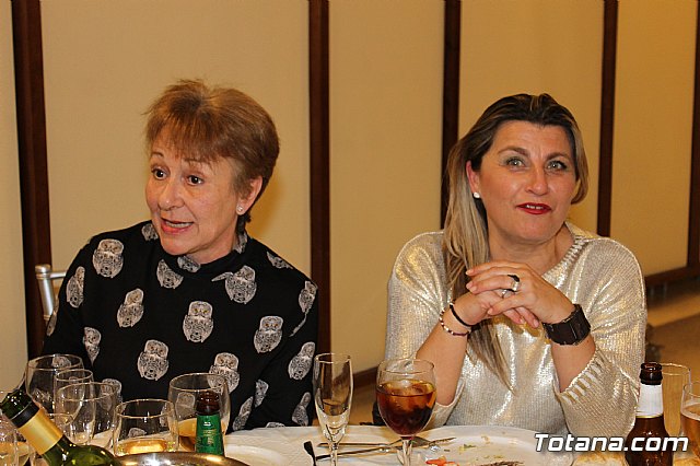 Pasteleros, hosteleros, familiares y amigos ofrecieron una emotiva cena sorpresa a Pepe 