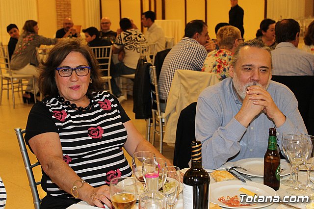 Pasteleros, hosteleros, familiares y amigos ofrecieron una emotiva cena sorpresa a Pepe 