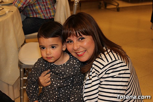 Pasteleros, hosteleros, familiares y amigos ofrecieron una emotiva cena sorpresa a Pepe 