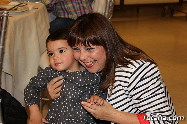 Pasteleros, hosteleros, familiares y amigos ofrecieron una emotiva cena sorpresa a Pepe 