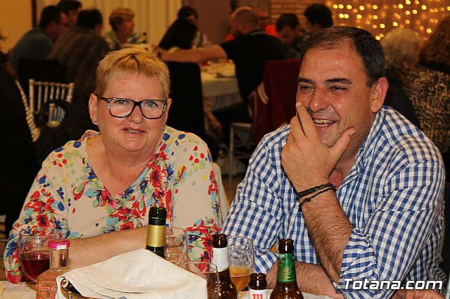 Pasteleros, hosteleros, familiares y amigos ofrecieron una emotiva cena sorpresa a Pepe 