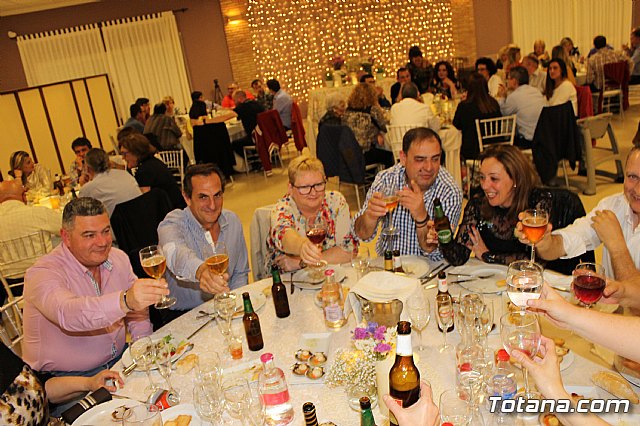 Pasteleros, hosteleros, familiares y amigos ofrecieron una emotiva cena sorpresa a Pepe 