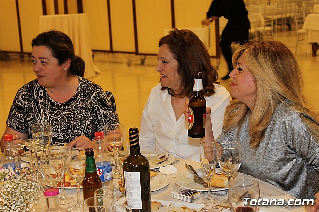 Pasteleros, hosteleros, familiares y amigos ofrecieron una emotiva cena sorpresa a Pepe 