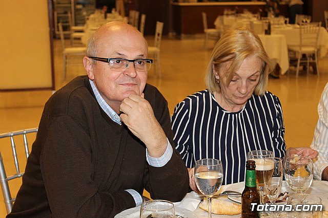 Pasteleros, hosteleros, familiares y amigos ofrecieron una emotiva cena sorpresa a Pepe 