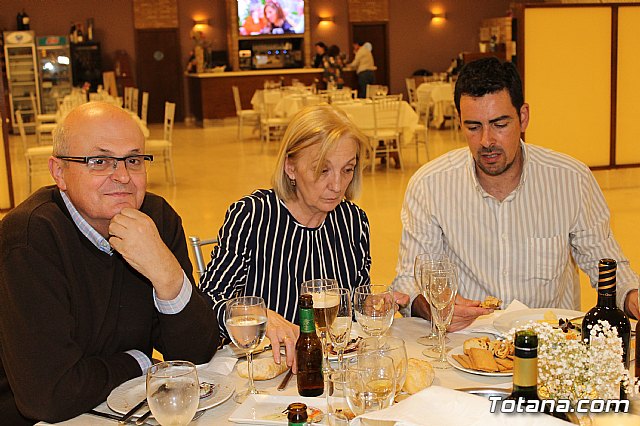 Pasteleros, hosteleros, familiares y amigos ofrecieron una emotiva cena sorpresa a Pepe 
