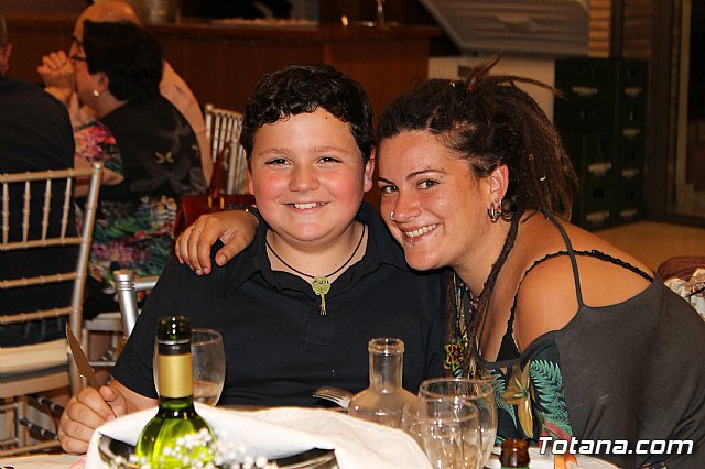 Pasteleros, hosteleros, familiares y amigos ofrecieron una emotiva cena sorpresa a Pepe 