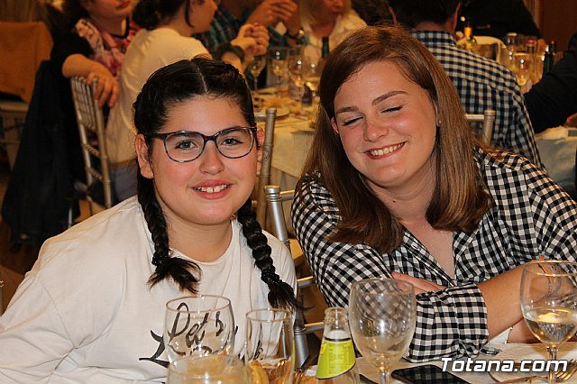 Pasteleros, hosteleros, familiares y amigos ofrecieron una emotiva cena sorpresa a Pepe 