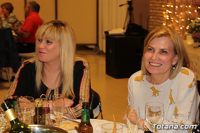 Pasteleros, hosteleros, familiares y amigos ofrecieron una emotiva cena sorpresa a Pepe 