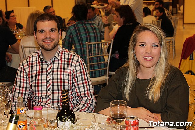 Pasteleros, hosteleros, familiares y amigos ofrecieron una emotiva cena sorpresa a Pepe 