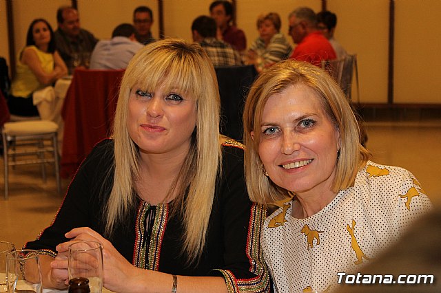 Pasteleros, hosteleros, familiares y amigos ofrecieron una emotiva cena sorpresa a Pepe 