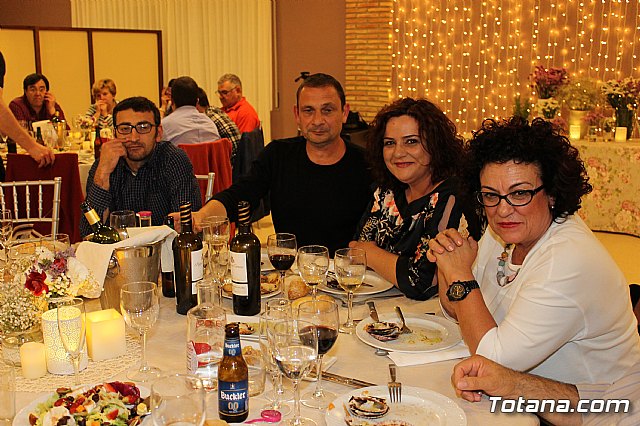 Pasteleros, hosteleros, familiares y amigos ofrecieron una emotiva cena sorpresa a Pepe 