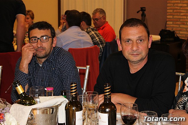 Pasteleros, hosteleros, familiares y amigos ofrecieron una emotiva cena sorpresa a Pepe 