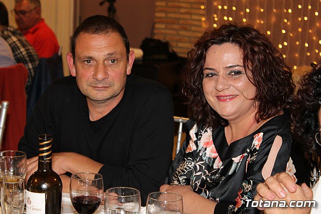 Pasteleros, hosteleros, familiares y amigos ofrecieron una emotiva cena sorpresa a Pepe 